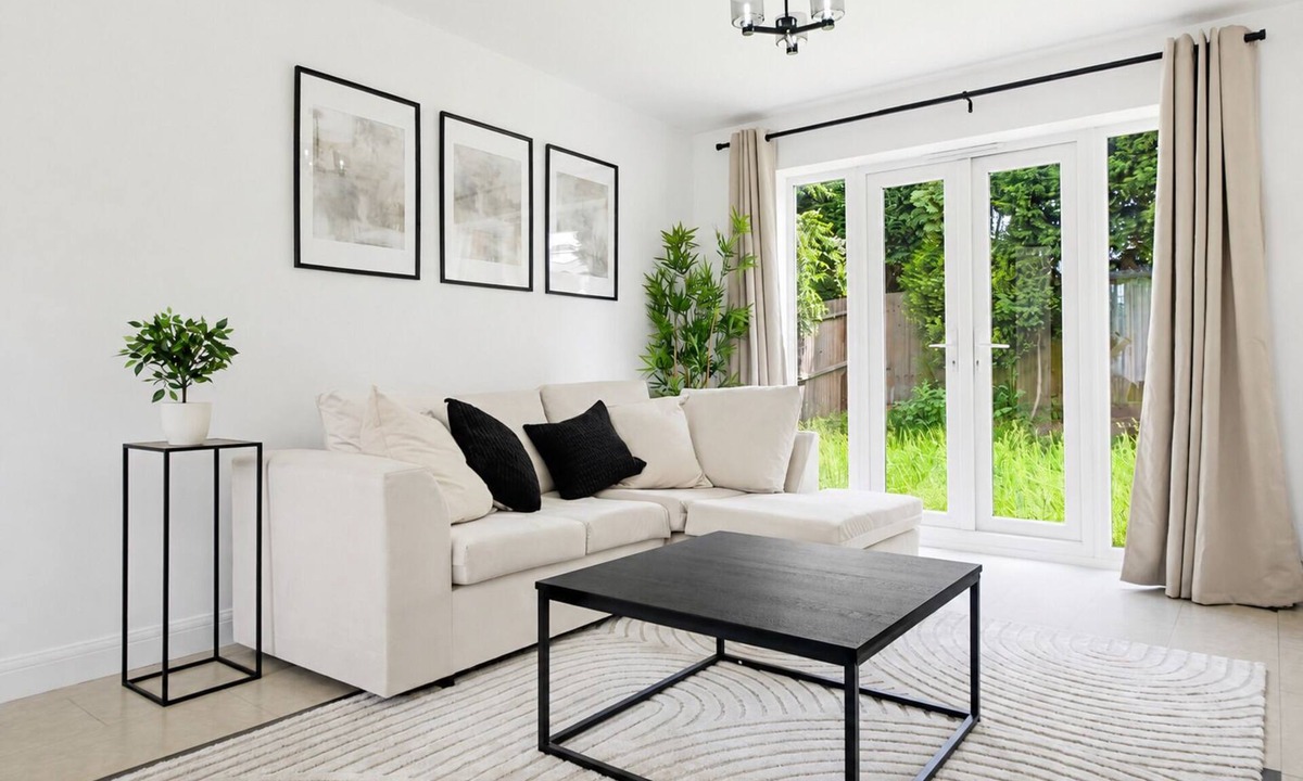 Walsall House | Modern 4BR House Perfect for long stays｜Free Parking and Wifi