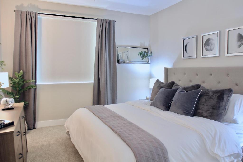 Orange Apartment | Modern Building - Free Parking - By CHOC & St Joseph