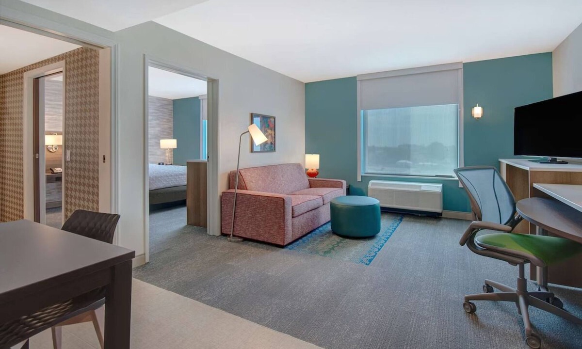 Garden Grove Hotel | Modern Comforts! Pool, Parking, Breakfast. Minutes to Discovery Science Center!