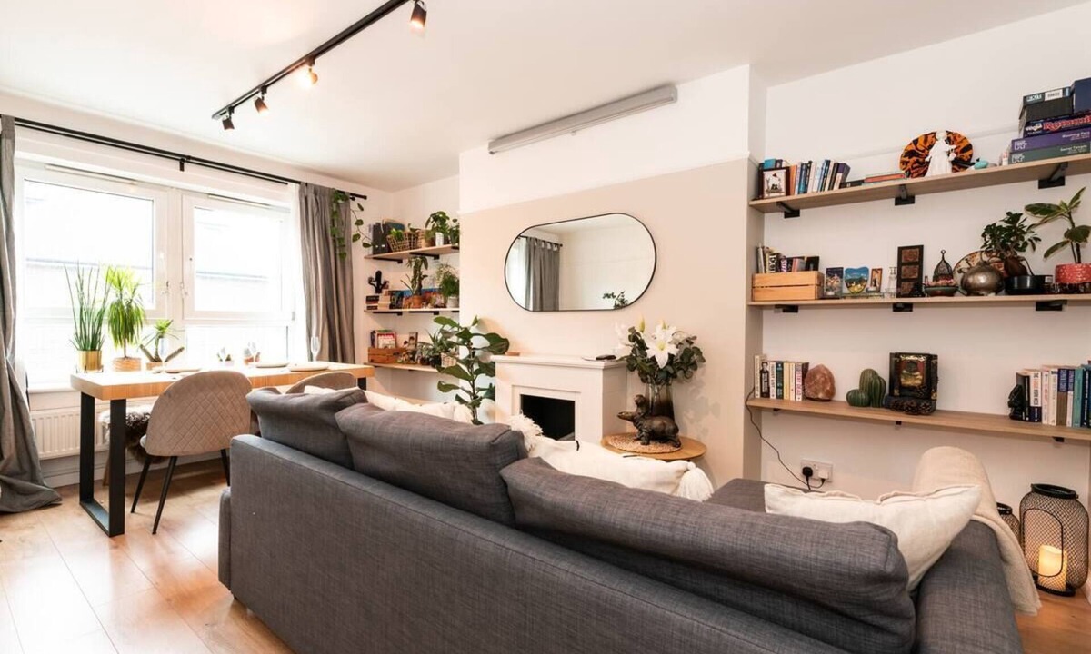 Woolwich Riverside Apartment | Modern & Convenient 2-Bed Flat Near Tube – Heart of London