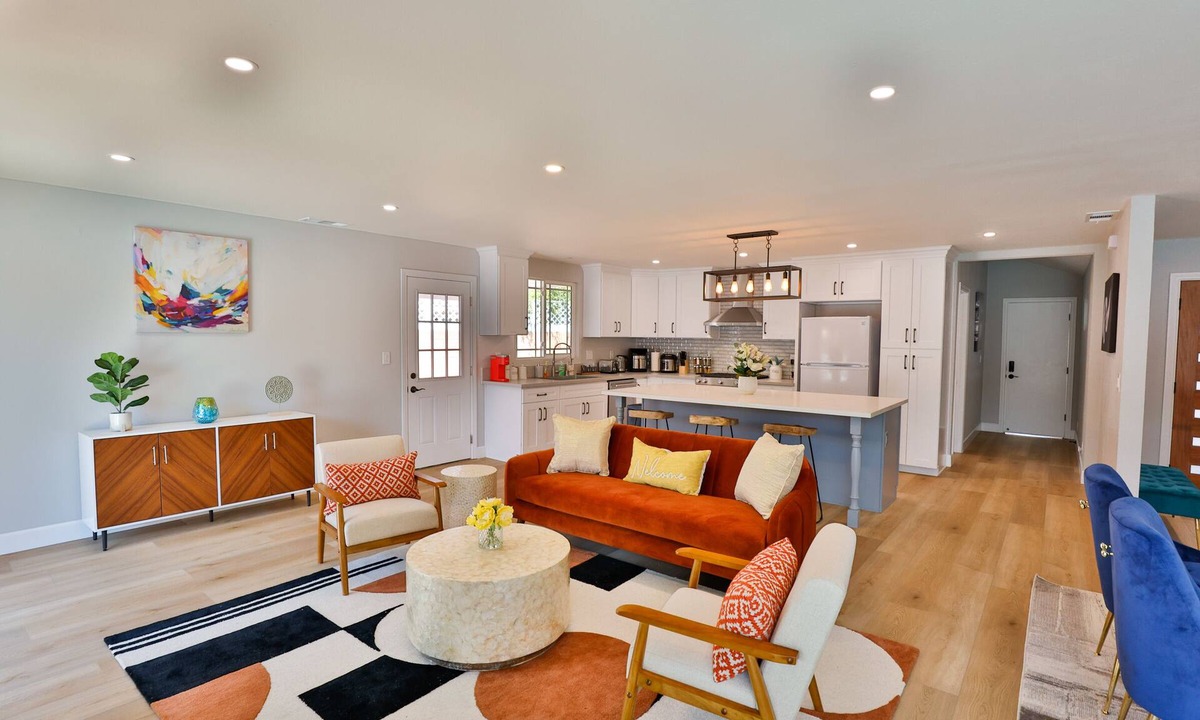 Southeast Anaheim House | Modern Cozy Family Vacation Home with yard and fireplace
