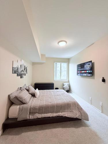 Vernon Apartment | Modern DTLA Apt with City View