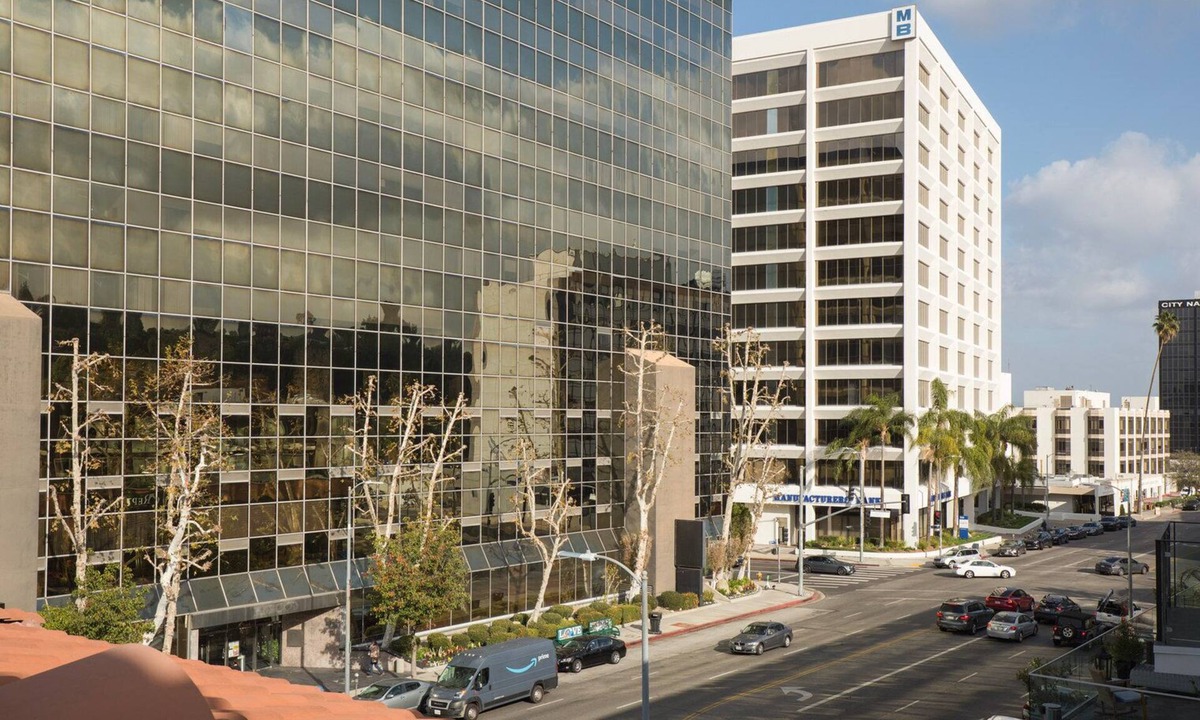 Encino Apartment | Modern Encino 1BR w/W/D, Pool & Gym, nr Ventura Blvd, by Blueground