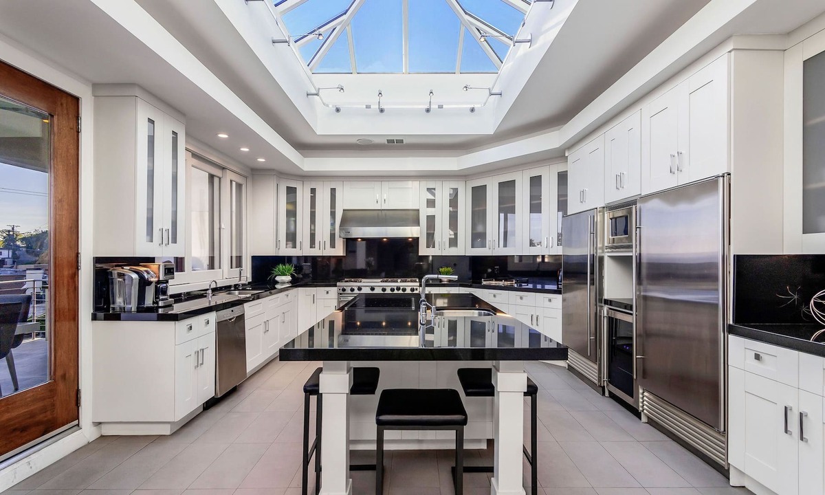 Hollywood Hills West Villa | Modern Hollywood Hills Villa Pool & Spa Sauna Game Room Rooftop Deck