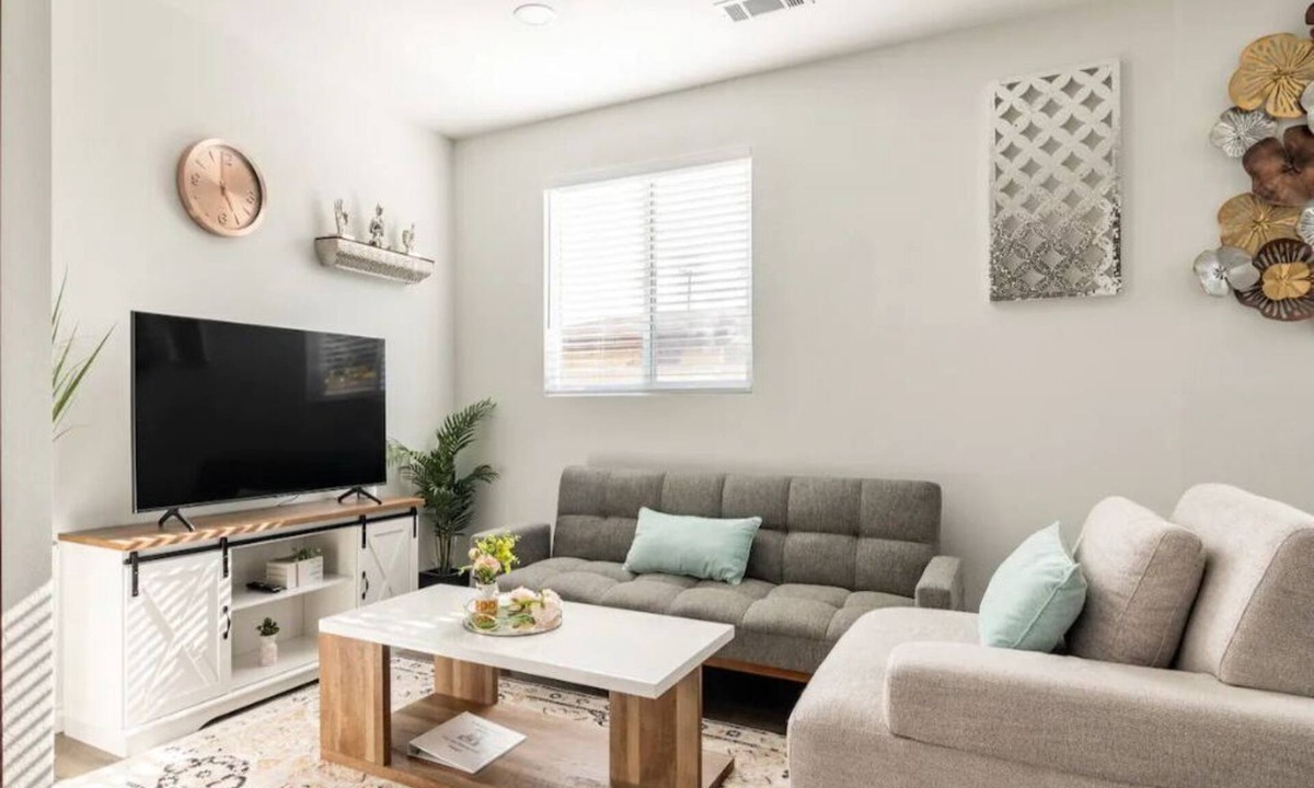 Midway City House | Modern Home Near Disneyland, Beaches, and Little Saigon