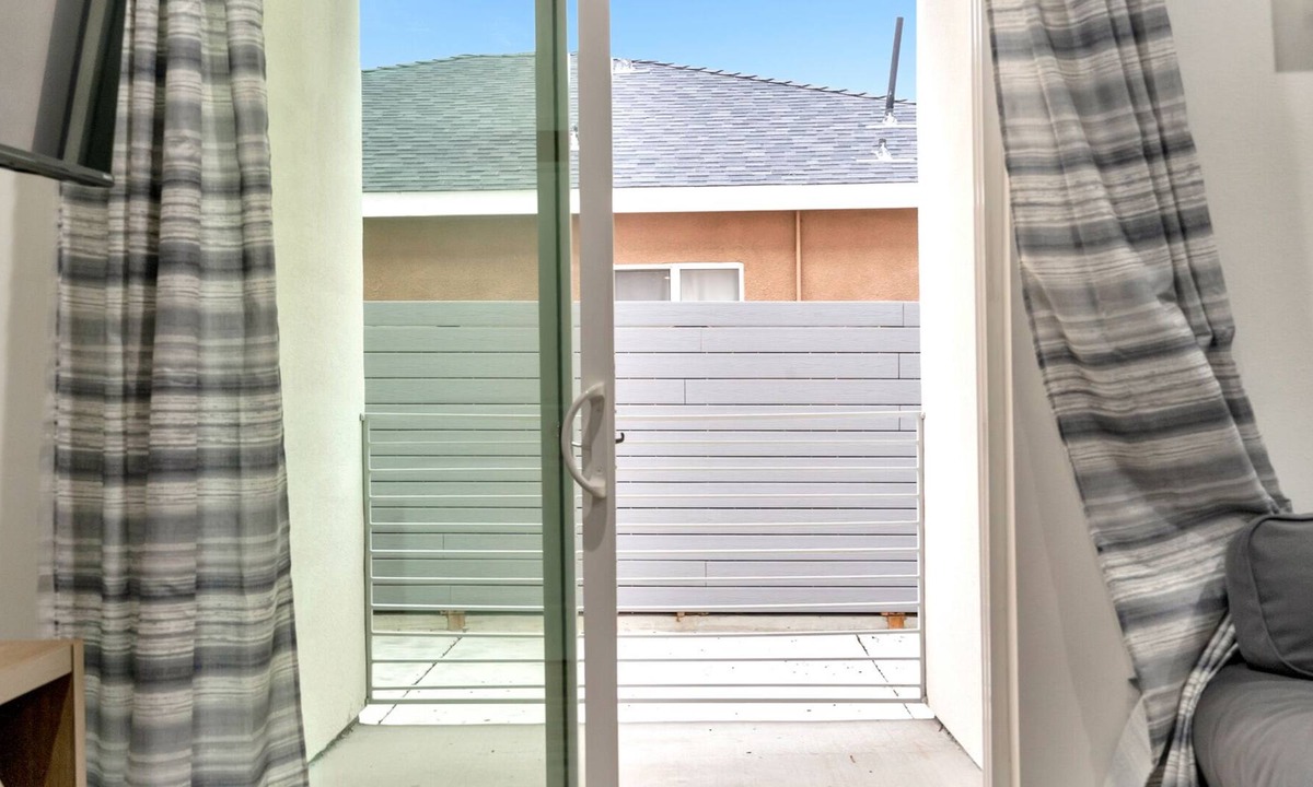 South Montebello House | Modern LA home near Montebello City Park w/parking