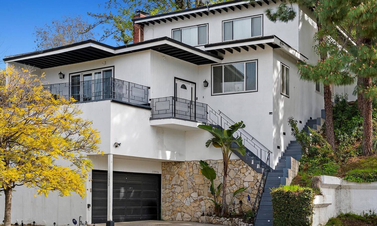 Sherman Oaks House | Modern spacious 4bed house & 3bath near Universal studio, Hollywood Los Angeles.