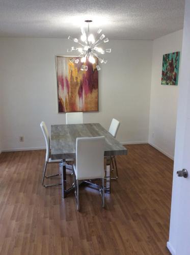 Valley Glen House | Modern spacious home close to Universal studio & Hollywood for 11