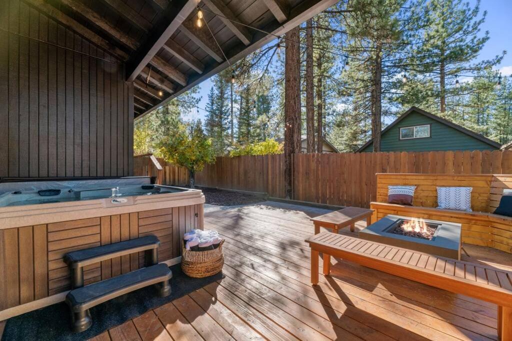 Big Bear City House | Modern Split Level Cabin -Hot Tub & Game Room