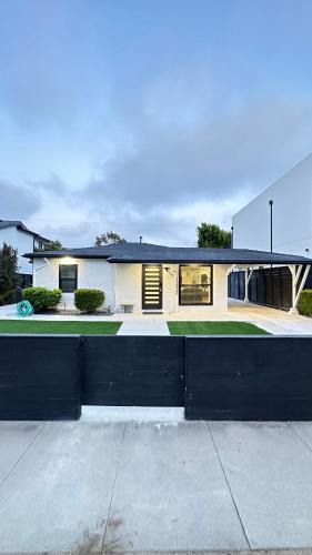 Del Rey Apartment | Modern Studio Stylish &Cozy Back Unit