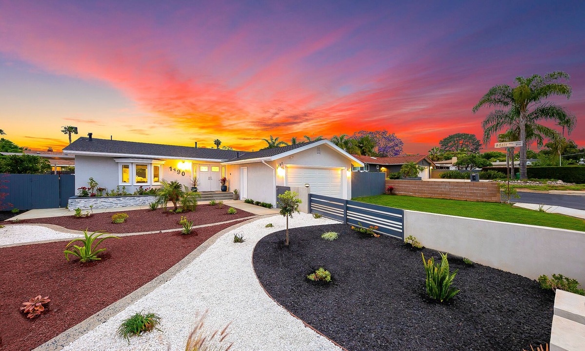 Olde Carlsbad House | Modern Tamarack Cottage Beautiful Beach Getaway, Water Views, Walk to Ocean + Dining