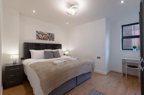 Coulsdon West Apartment | Modern Two Bedrooms Flat in Julien Road, CR5, London