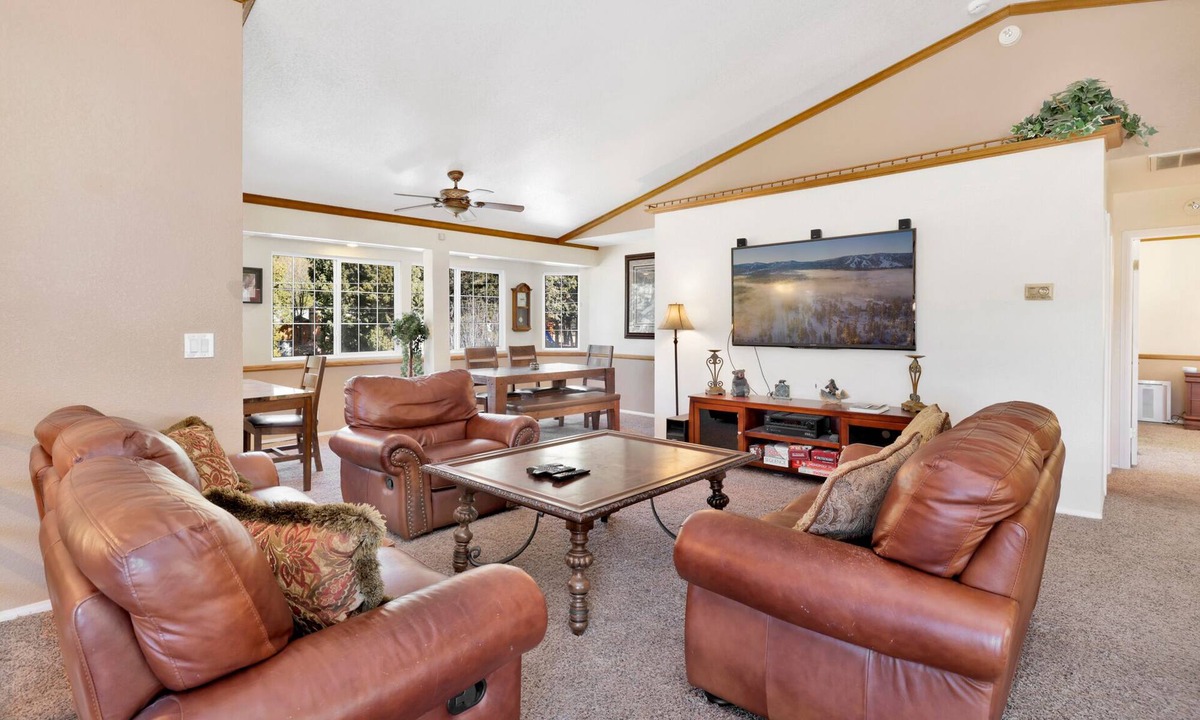 Moonridge Cabin | Moonridge Golf & Sunset Views | Packed Chalet