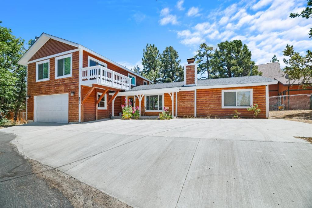 Upper Moonridge House | Moonridge Memories