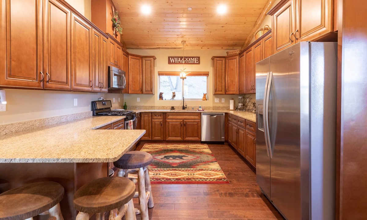 Upper Moonridge Cabin | Moonridge Serenade Log Cabin Retreat- Spa- Games