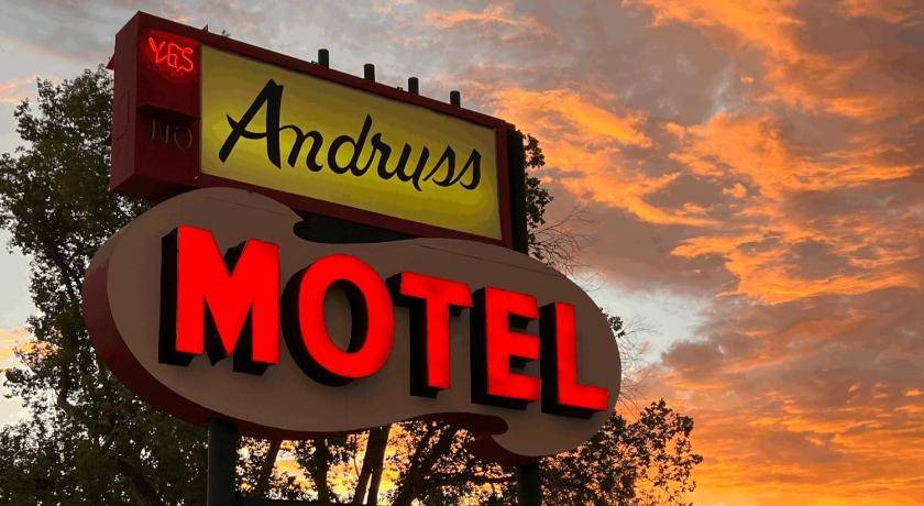 Walker Hotel | Motel ∙ 11 guests