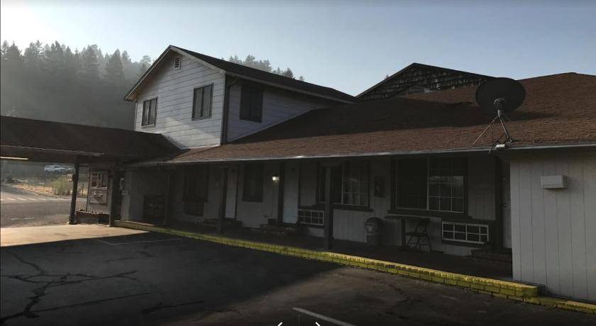 Garberville Hotel | Motel ∙ 5 guests