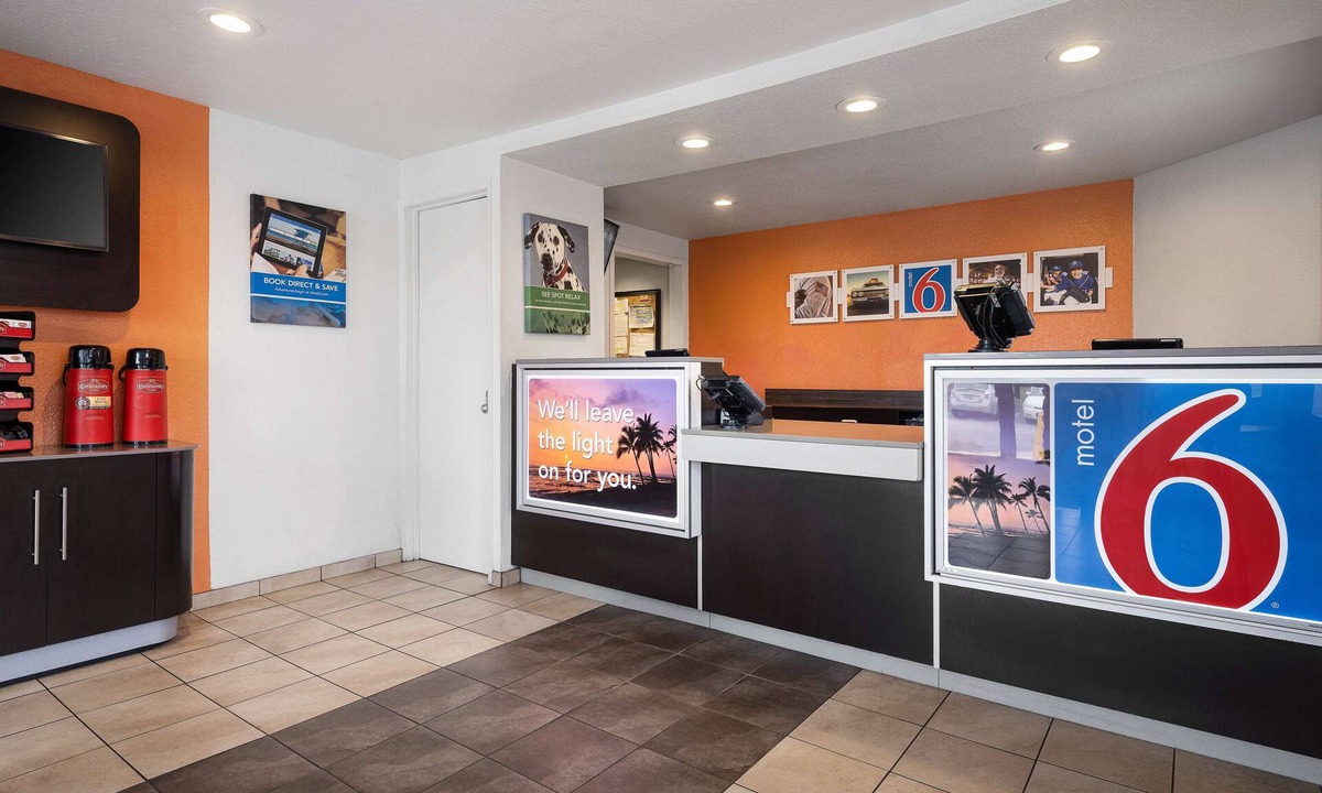 Buena Park Hotel | Motel 6 Buena Park, CA - Knotts Berry Farm - Disneyland
