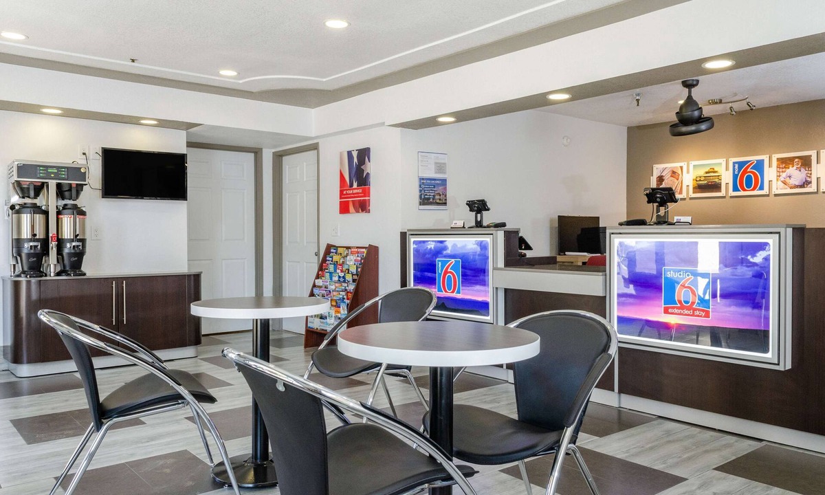 Raisin Hotel | Motel 6 Fresno, CA - Yosemite Hwy