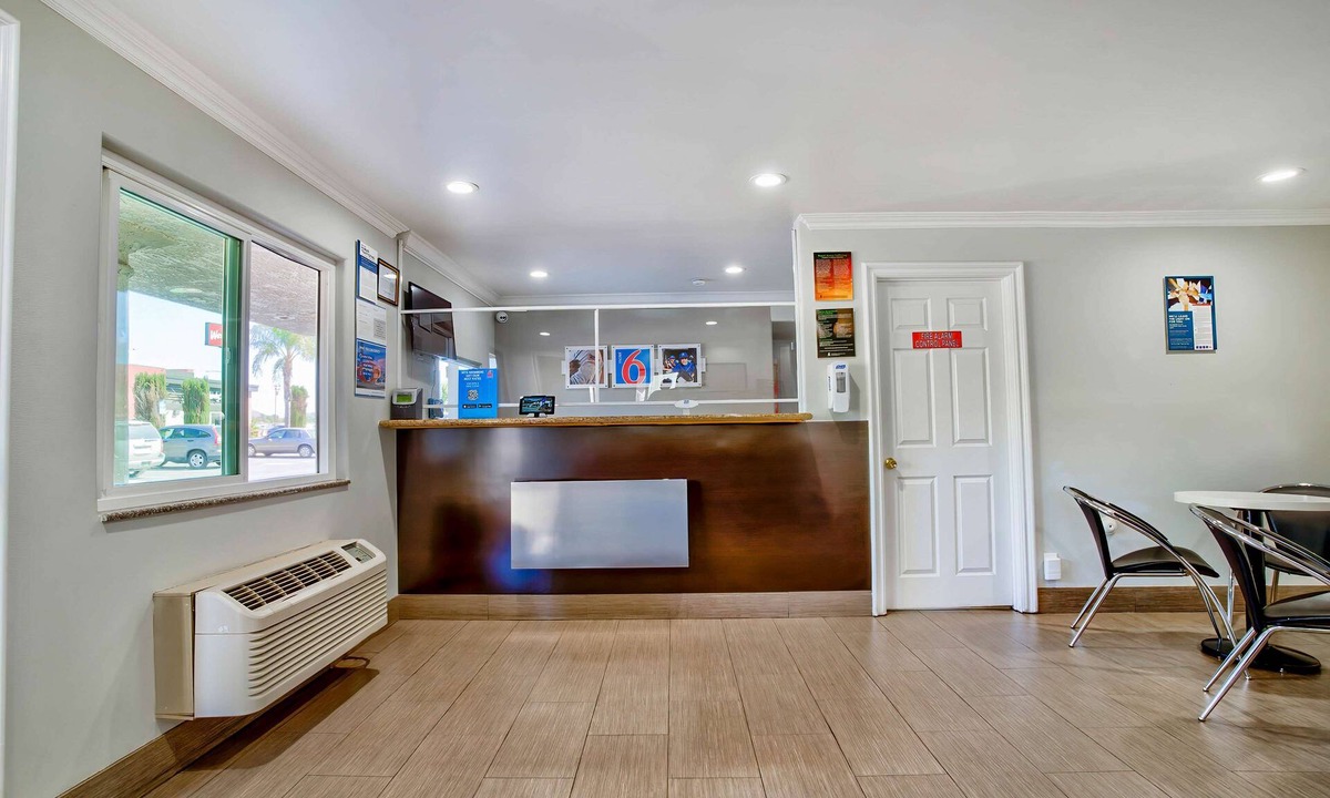 Sun City Hotel | Motel 6 Menifee, CA
