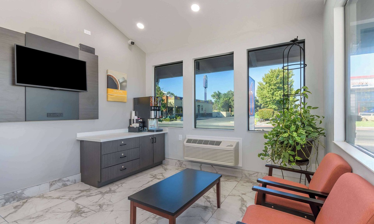 Willows Hotel | Motel 6 Willows, CA