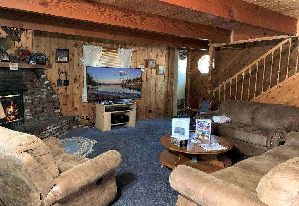 Big Bear City House | Mountain Bliss by Big Bear Cool Cabins