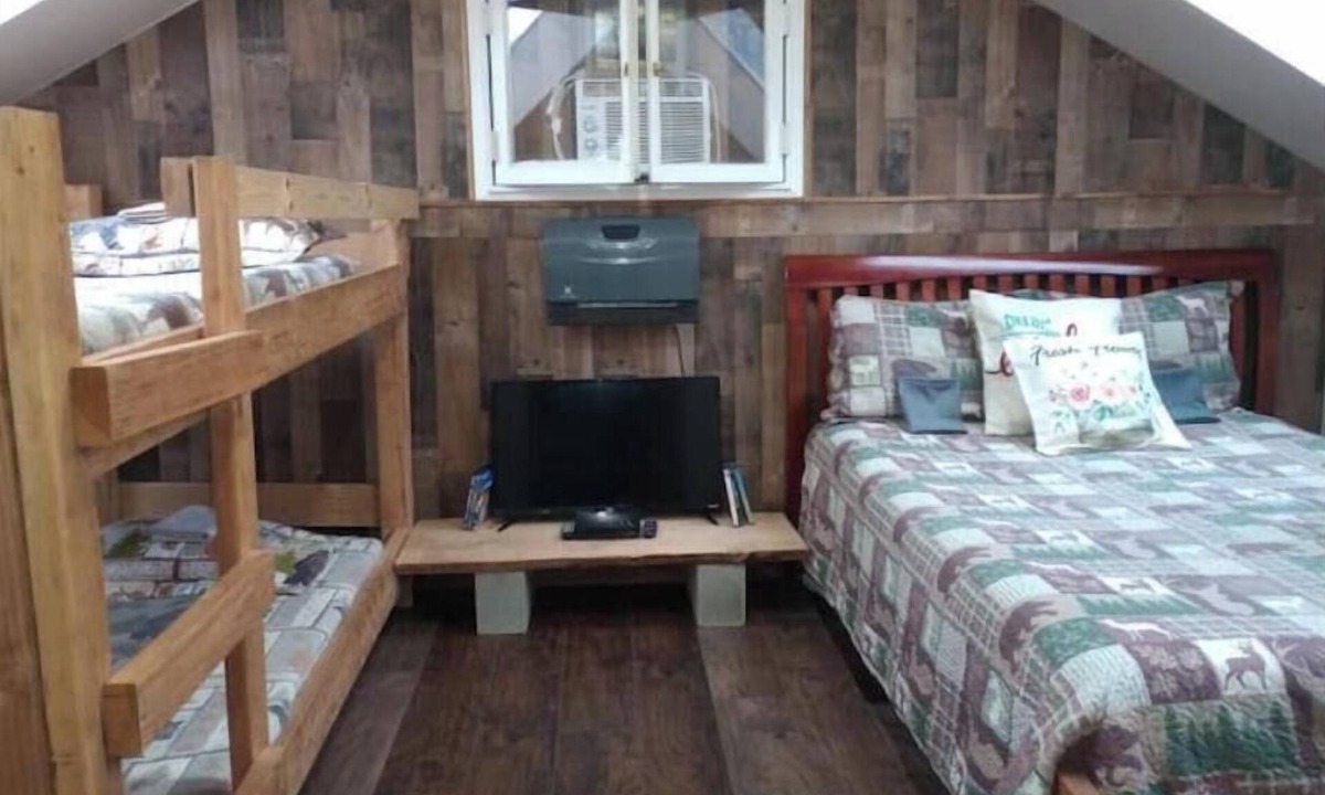 Bodfish House | Mountain top Barn retreat with view