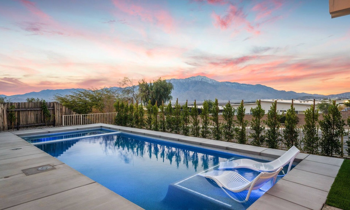 Desert Hot Springs House | Mountain View house w/Giant SPA, Poker table, games, BBQ, lots of entertainment!