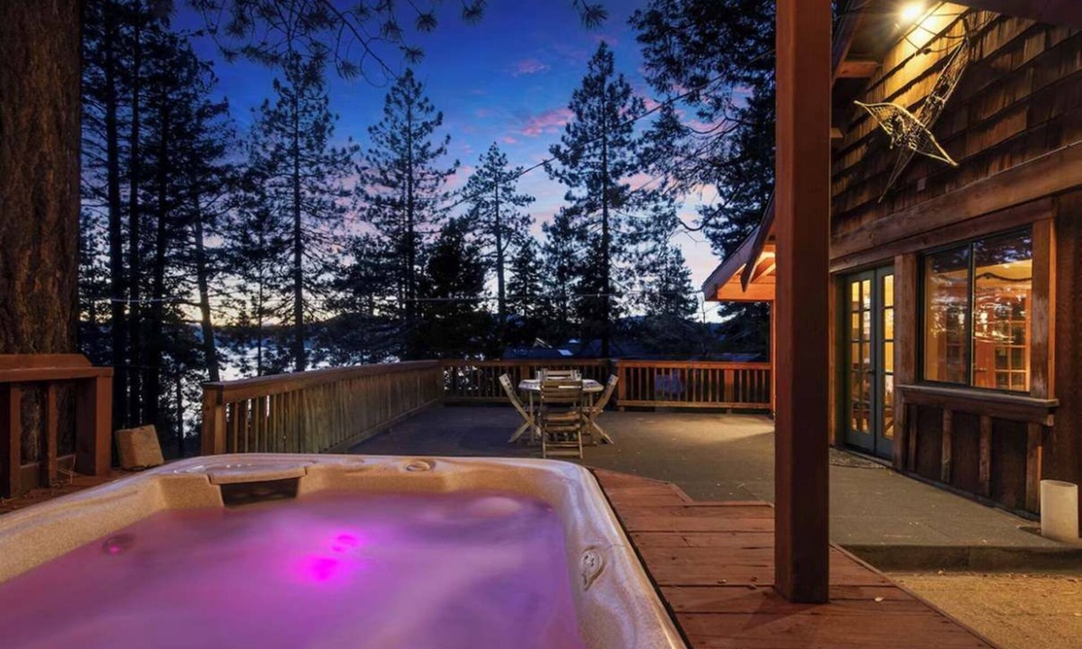 Brockway House | Mountainside Overlook | Lake Views, Tree House & Hot Tub