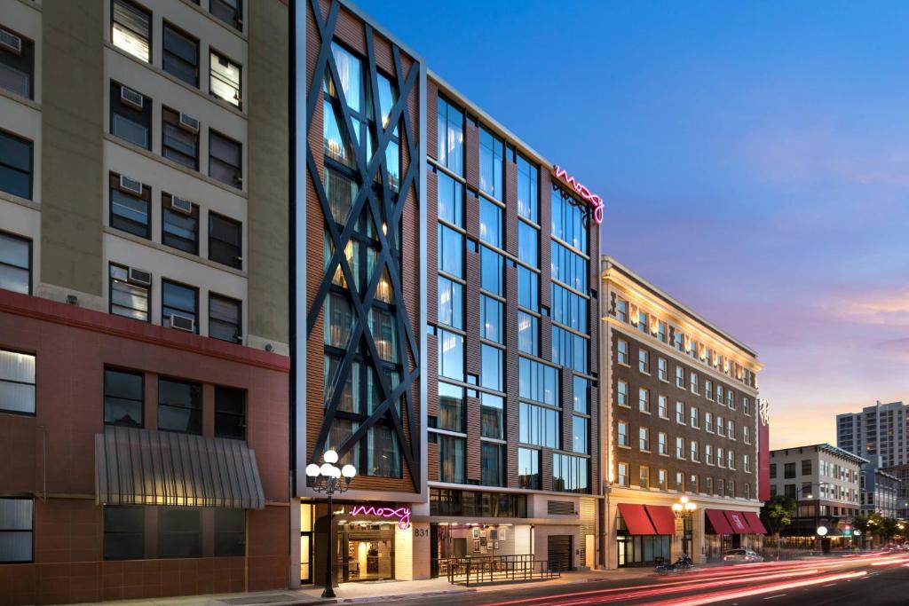 East Village Hotel | Moxy San Diego Gaslamp Quarter