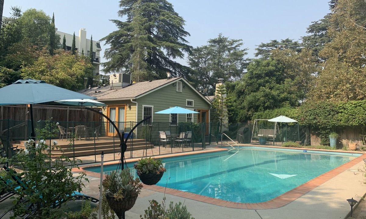 Valley Village House | Musicians Dream: Close to Universal Studios