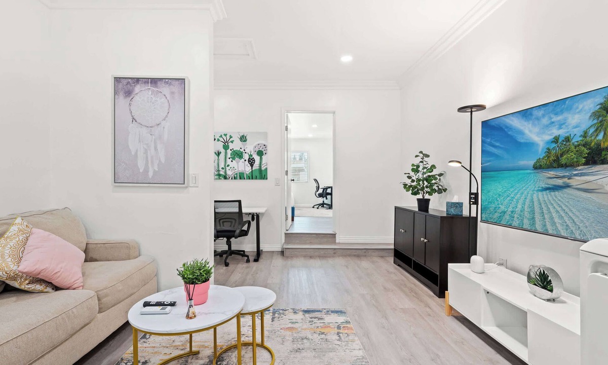 Westmont House | Near ONT Spacious & Bright Home Fully Equipped