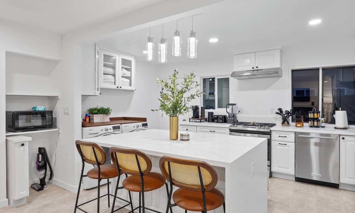 Westminster House | NEW! A Modern Oasis with Game room 15mins to Disneyland,beaches&more!