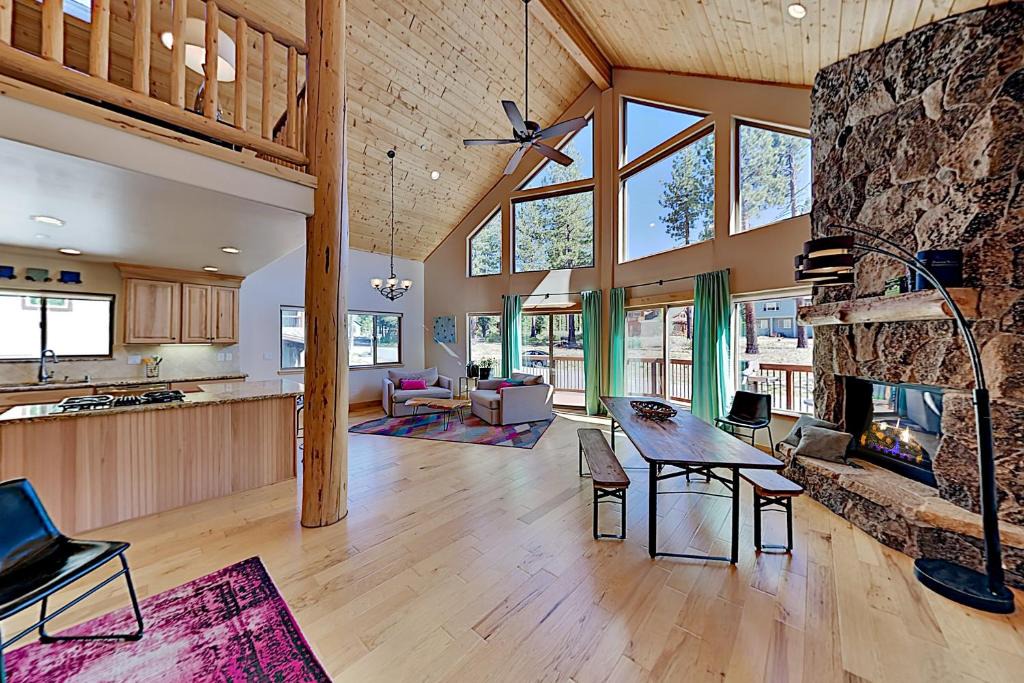 Mountain View Estates House | New-Build Chalet with Mountain Views & Hot Tub home