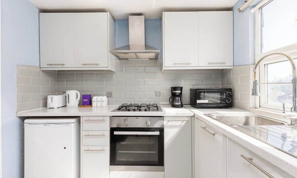 Livesey Apartment | New! Inviting 3BR Flat | Near Bermondsey & Peckham