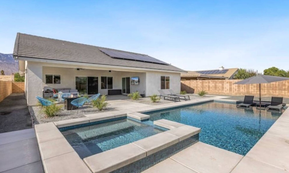 Cathedral City House | New Luxury 4 bedroom Private Saltwater Pool & Spa!