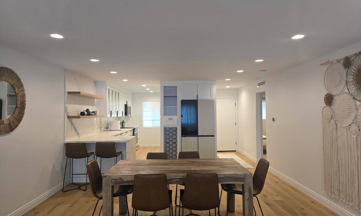 Verdugo Woodlands Condo | NEW - Majestic Gateway in Glendale - 2BD - best of LA