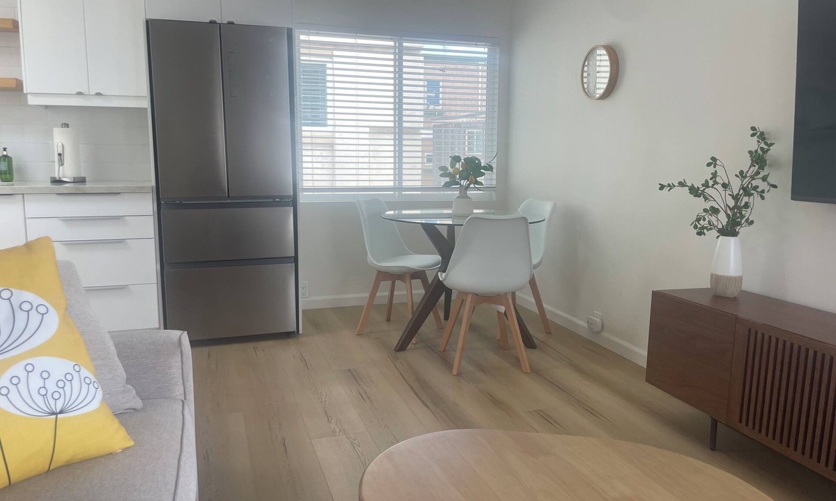 South Mission Beach Apartment | New remodeled 1 bed apartment with AC/parking/onsite laundry 1 minute to sand!