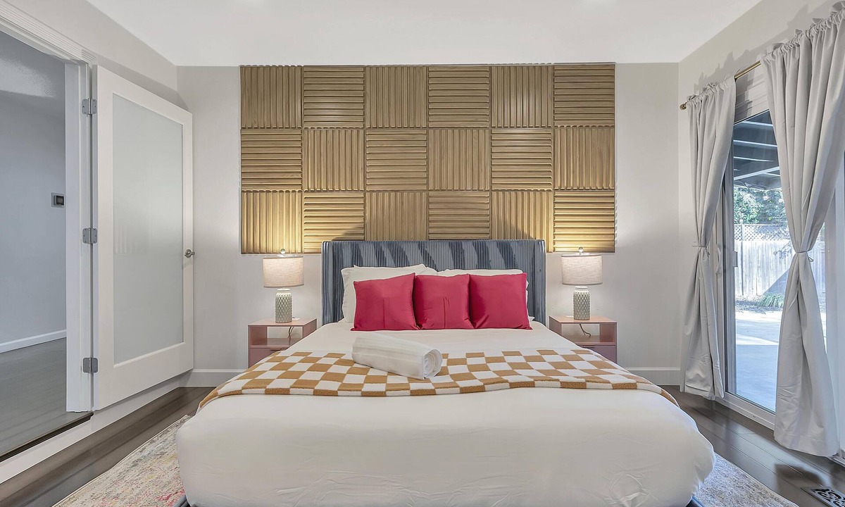 Northside House | NewLuxHome!PoolTable!HotTub!Heart of Downtown SJ