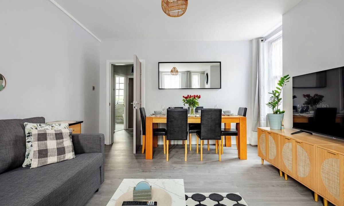 St. Johns Wood Apartment | Newly Refurbished 3 Bedroom Flat, Zone 1 Central London