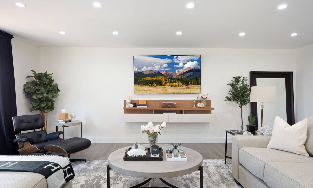 Sunland-Tujunga House | Newly Remodeled Gated House w/Pool