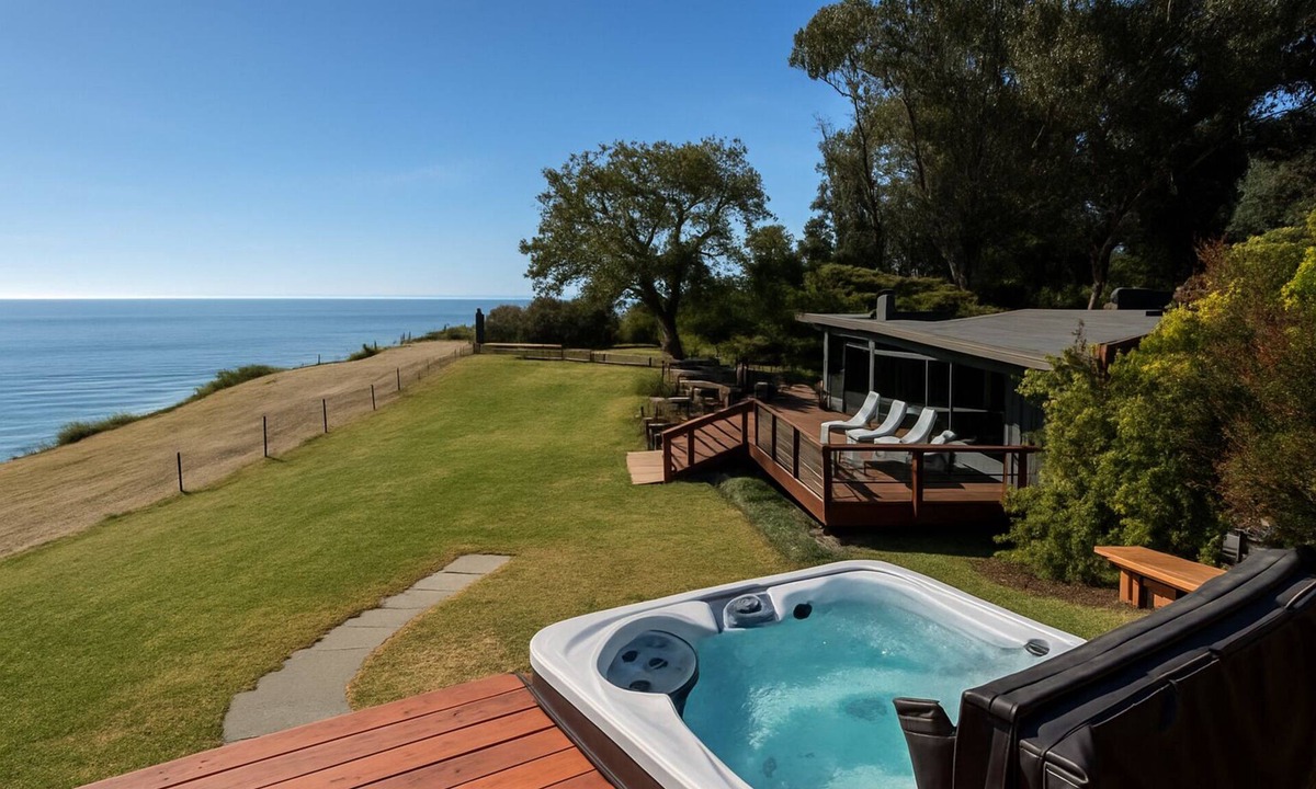 Bolinas House | Newly Renovated Oceanfront Retreat in Bolinas with Spa and huge fenced yard