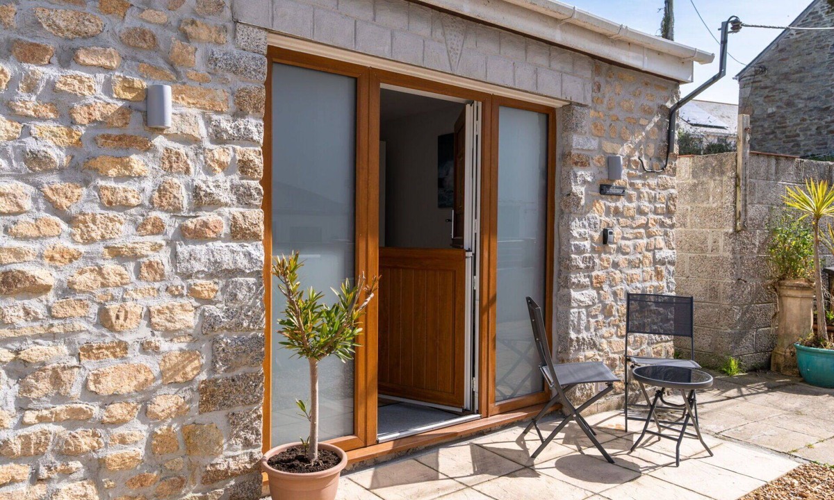Porthleven Apartment | Nice apartment for 2 people with WIFI, TV and pets allowed