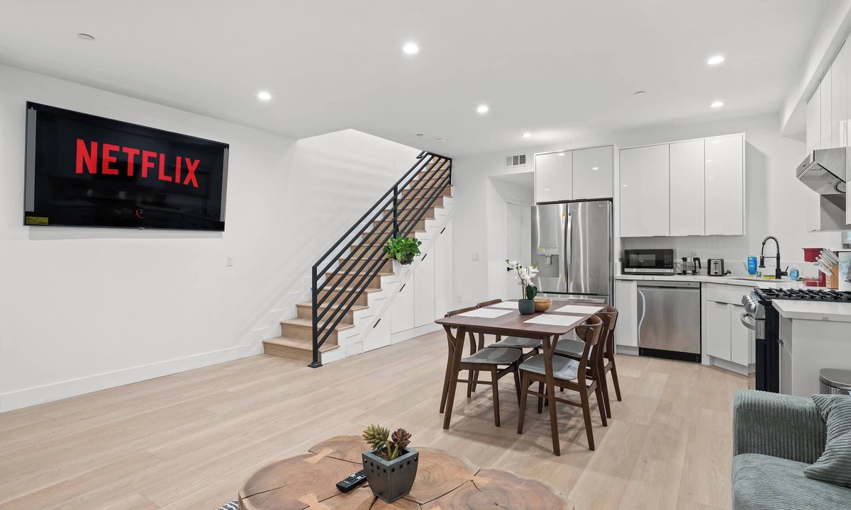 Westlake South Apartment | Not affected by the fire/Modern 5BR Home with Parking, Near LA Attractions #4