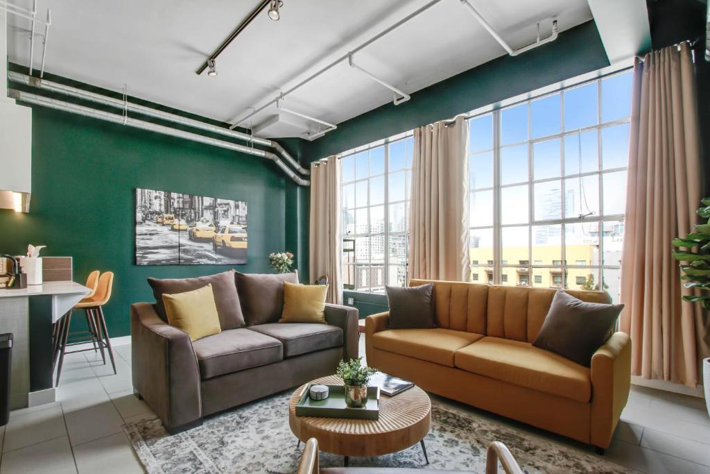 Historic Core Apartment | NYC Styled Loft In DTLA, sleeps 4 with Free Parking!