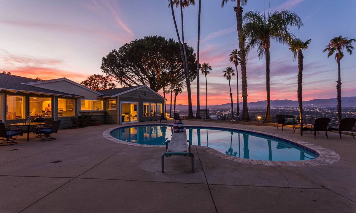 Sherman Oaks House | Oak Hills by AvantStay | Panoramic View, Pool, Spa