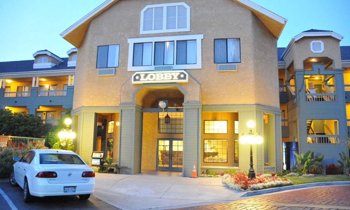 Monrovia Hotel | Oak Tree Inn