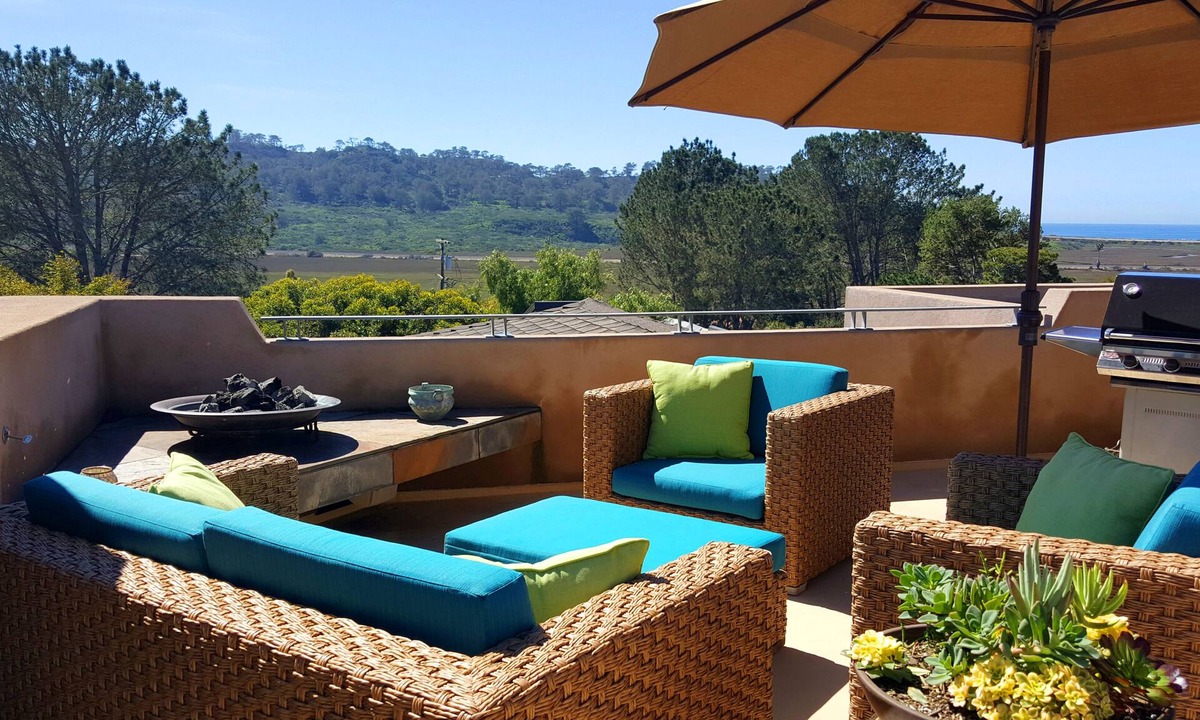 Del Mar Heights Apartment | Ocean & Lagoon View Studio, Walk to Beach, Large Private View Deck