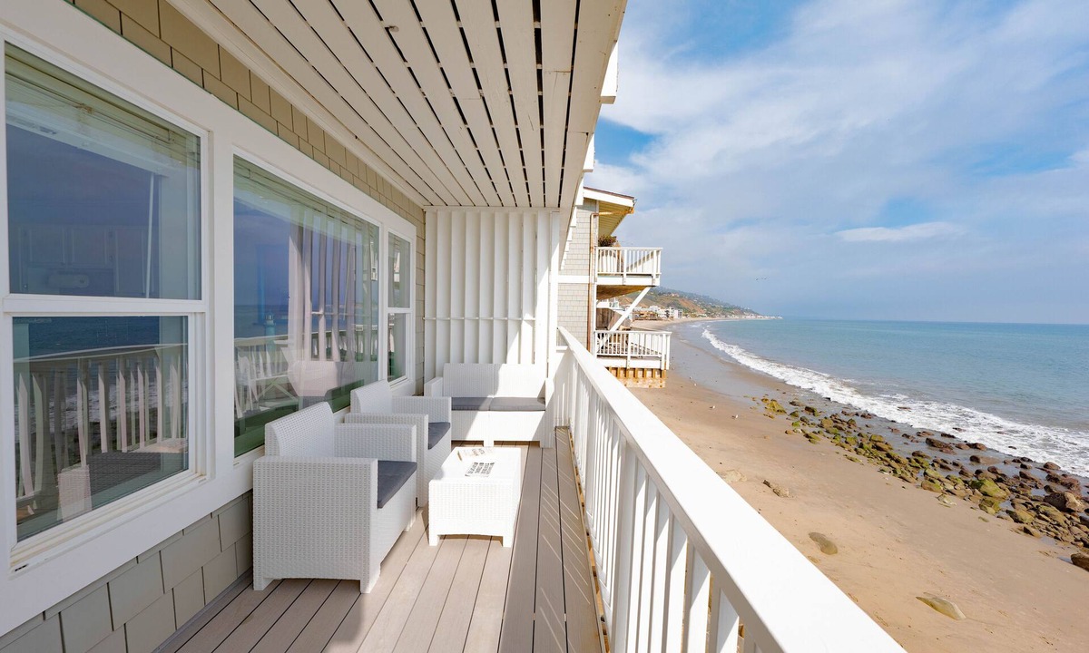 Eastern Malibu Apartment | Oceanfront on Dry Sandy Carbon Beach - Sandpiper