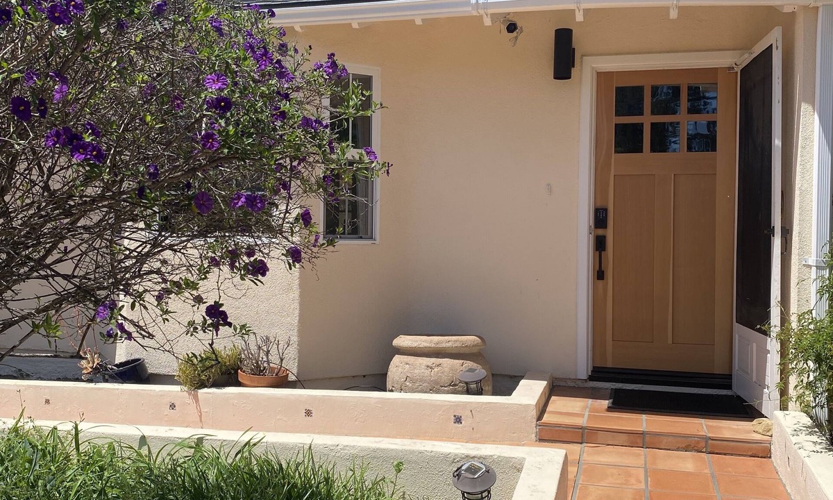 Ojai House | Ojai Vallerio Cottage: Peaceful Ojai Retreat with lovely grounds and garden